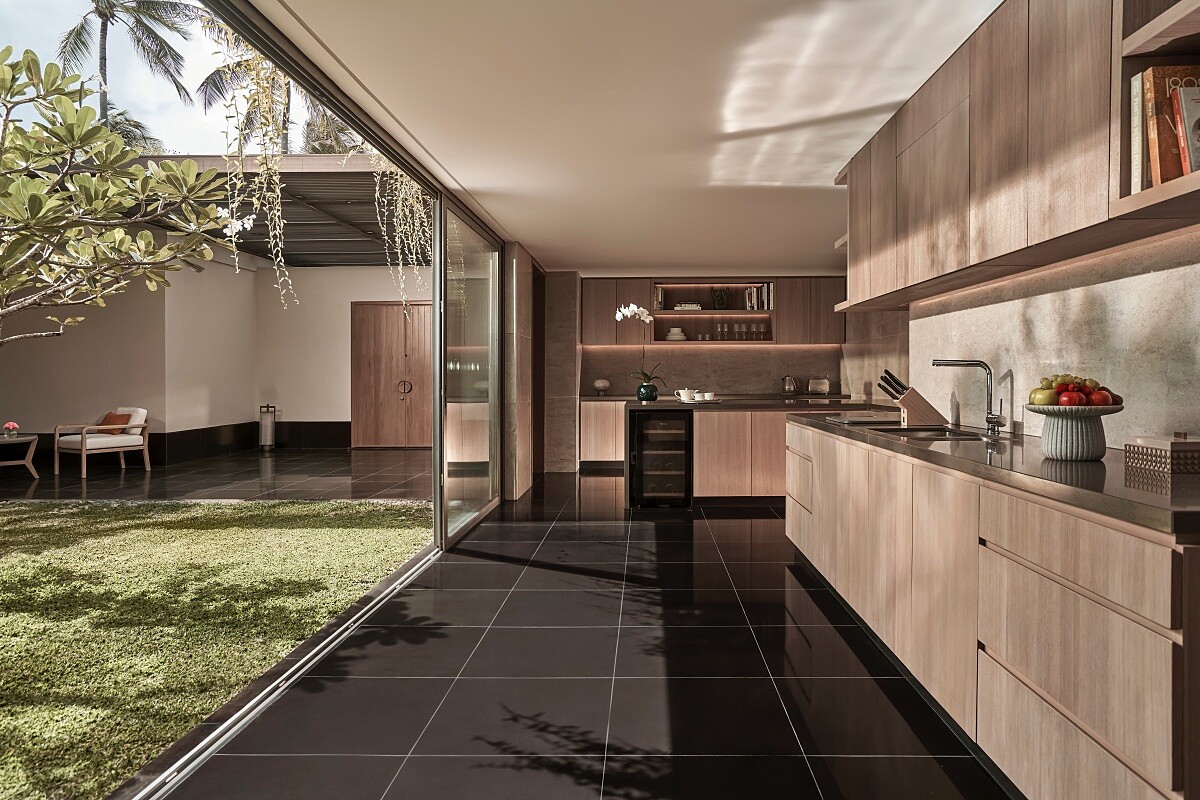 「Four Bedroom Beach Pool Villa」附設廚房。