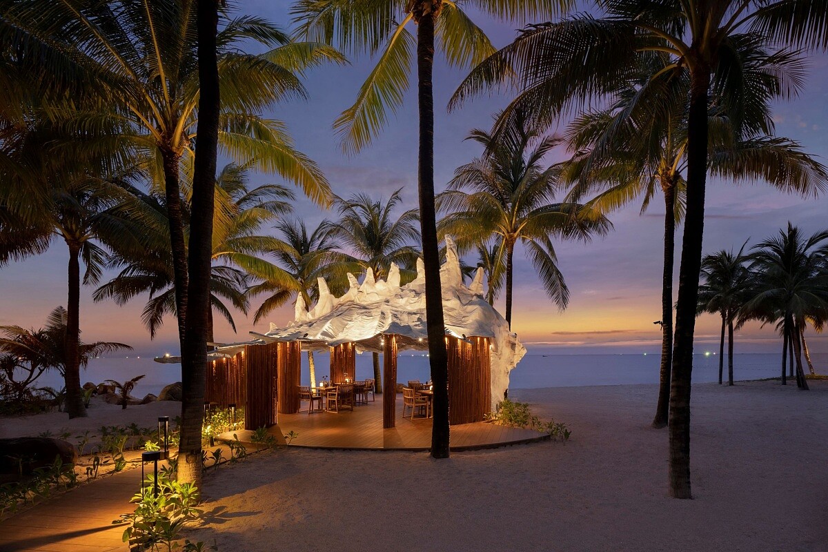 結合酒吧與燒烤的「Aqua Bar and Lounge」。