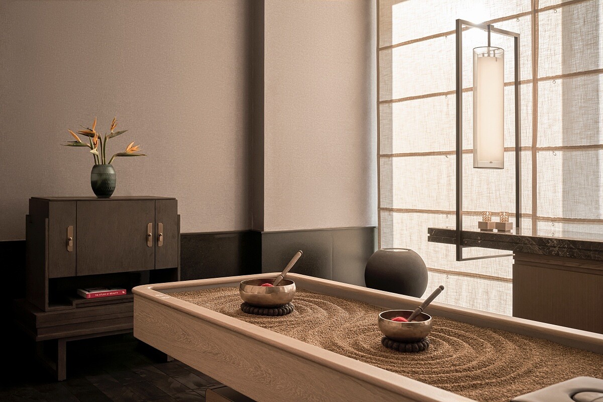 招牌療程為「熱沙療法」（Psammo Hot Sand Therapies）。