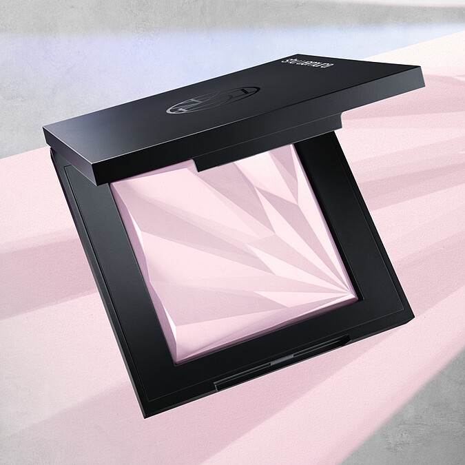 shu uemura植村秀無極限幻光蜜粉餅(#星透紫)，NT2,300