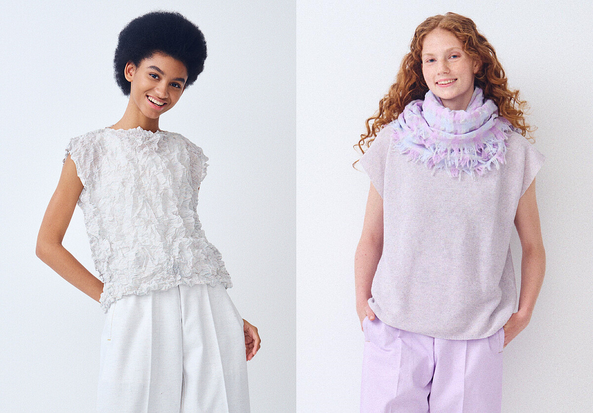 (左)REmeTEX SHEER MERINGUE圓領包袖上衣、(右)REmeTEX WASHI KNIT圓領包袖上衣、REmeTEX CHECK STOLE圍巾。