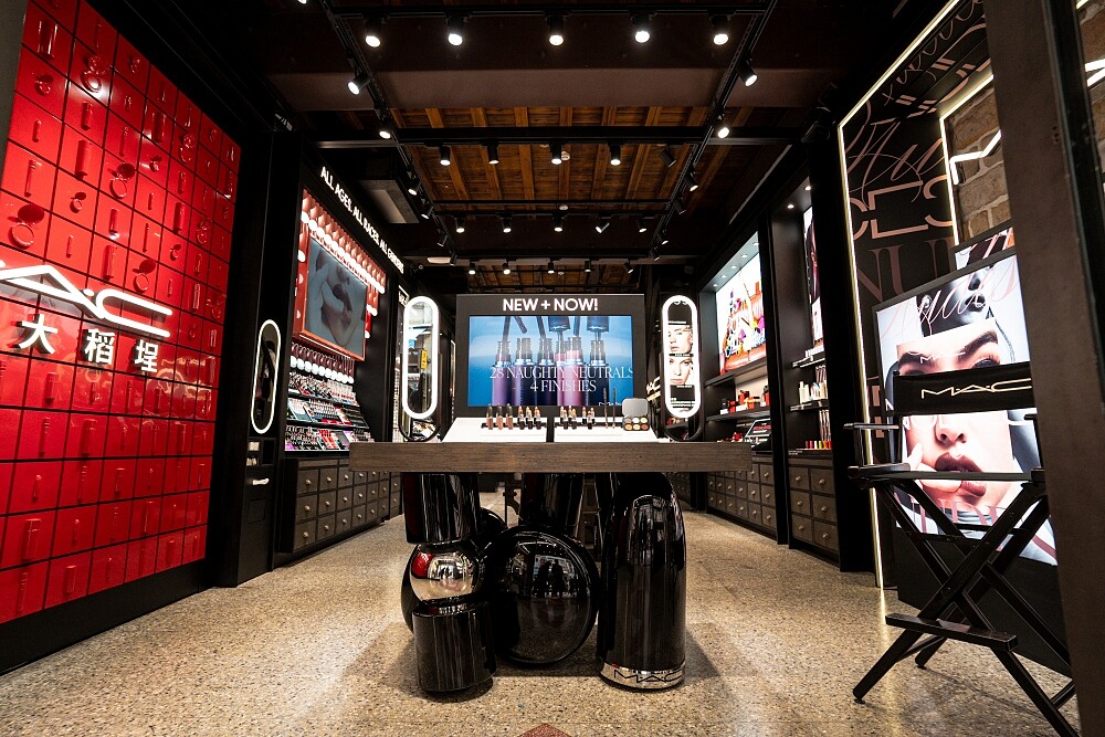 M.A.C台北大稻埕禮物概念店店內全景。