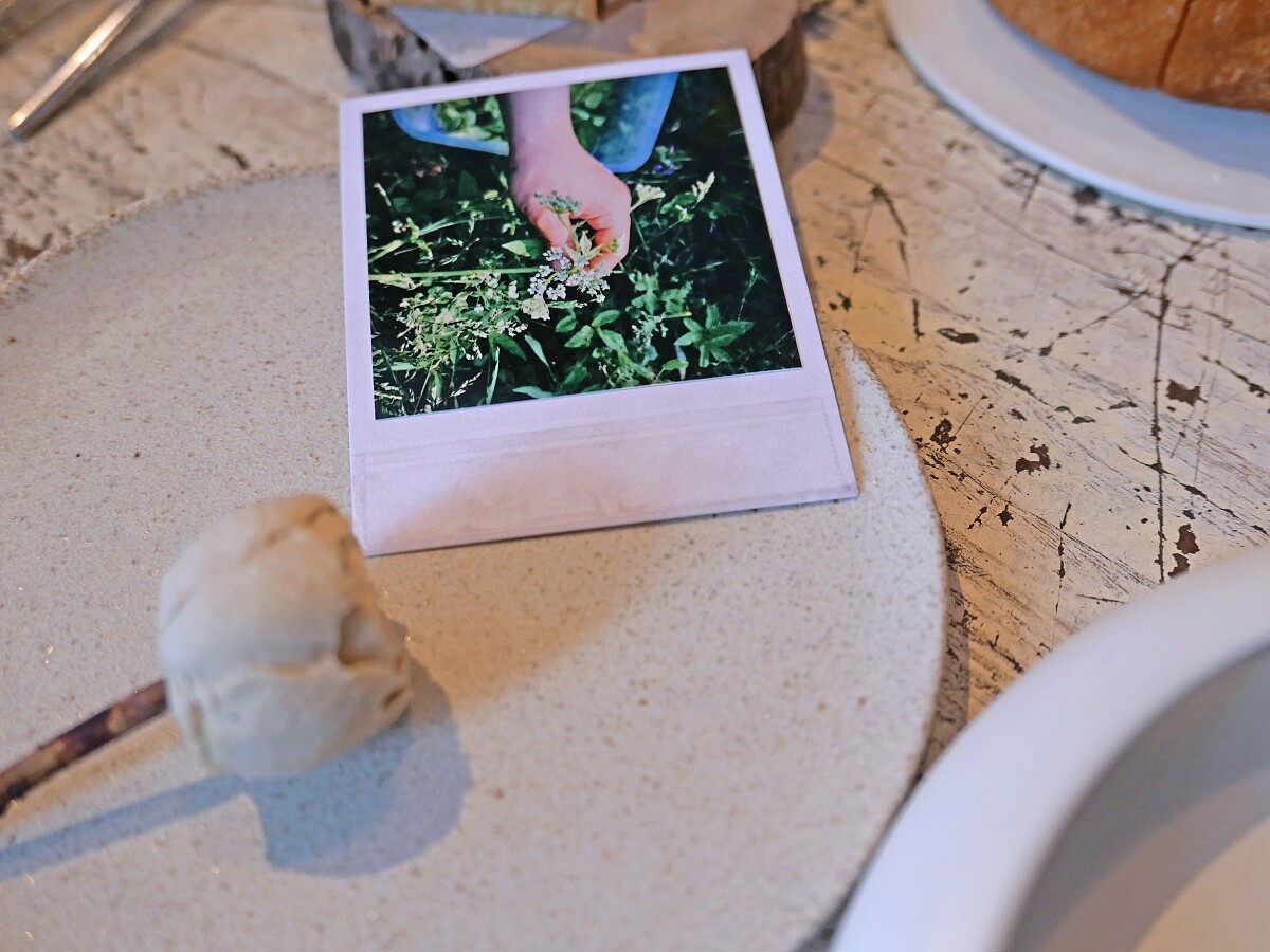 由 Chef Amy 親自分類整理採摘的花材。