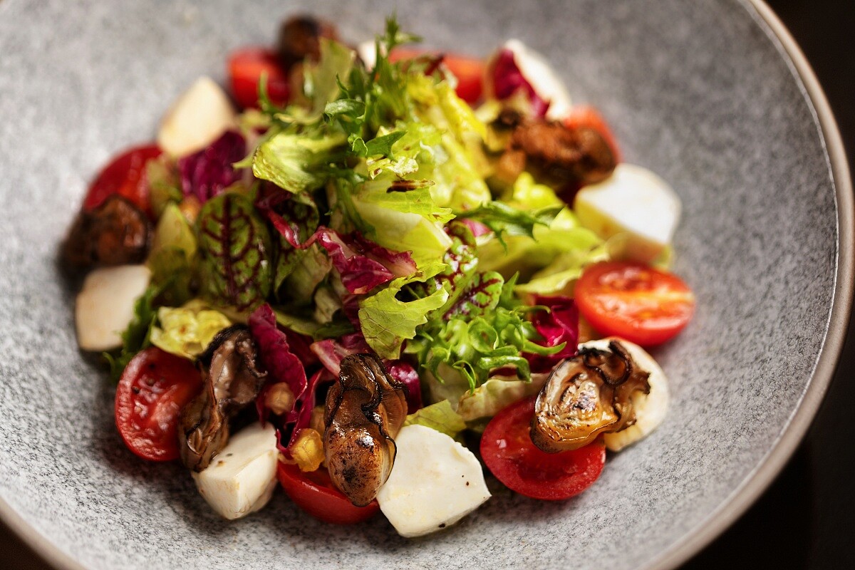 「新鮮時蔬沙拉」。