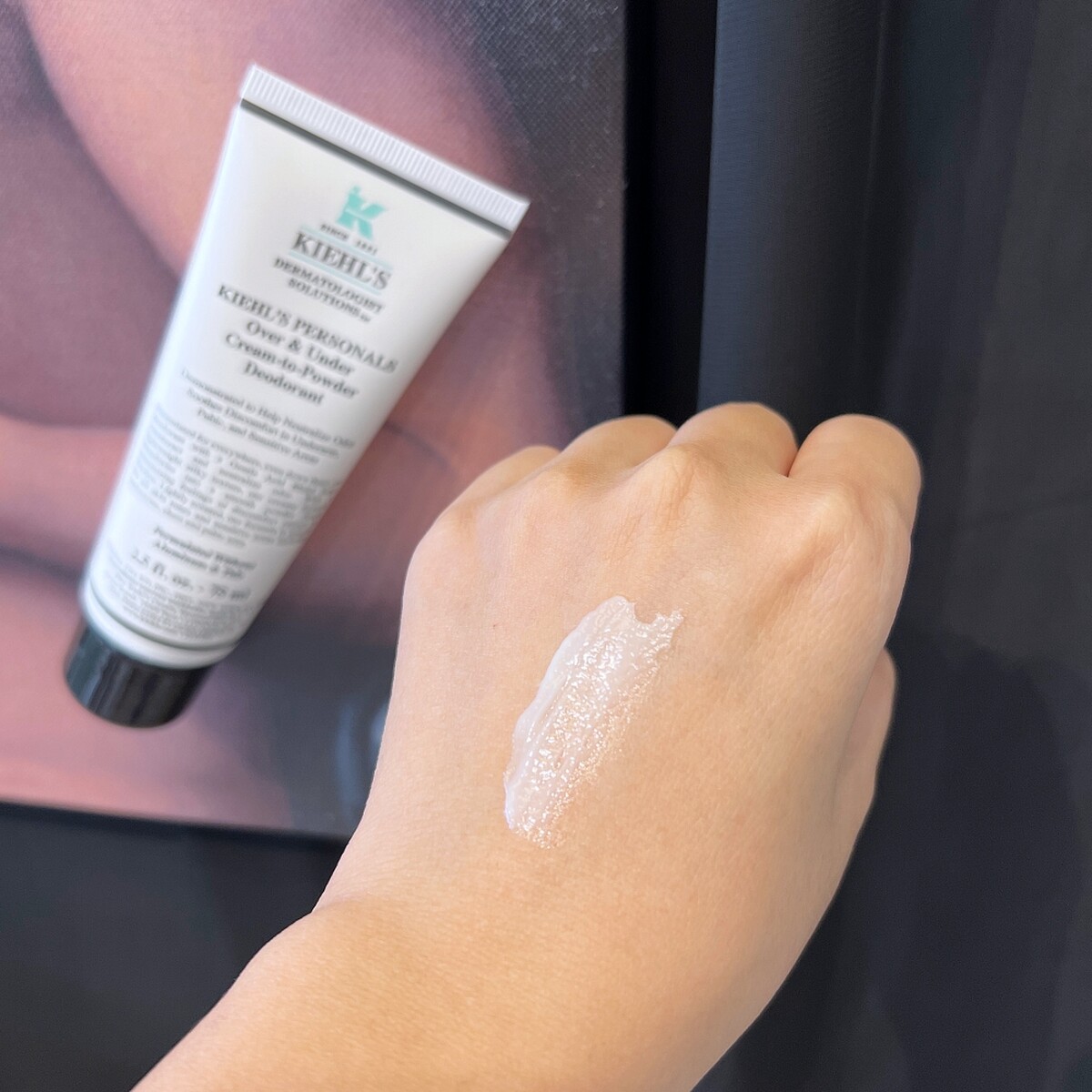 Kiehl&rsquo;s契爾氏96小時長效清爽抗異味亮白體香劑質地示意。