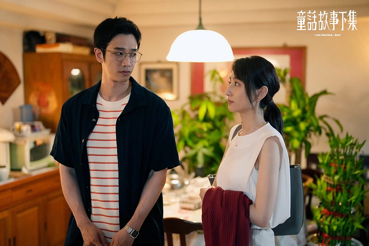 宜玲與學友身後的盆栽,分別是公公、大伯、二伯。曾家男人在家族裡的地位可見「一般」