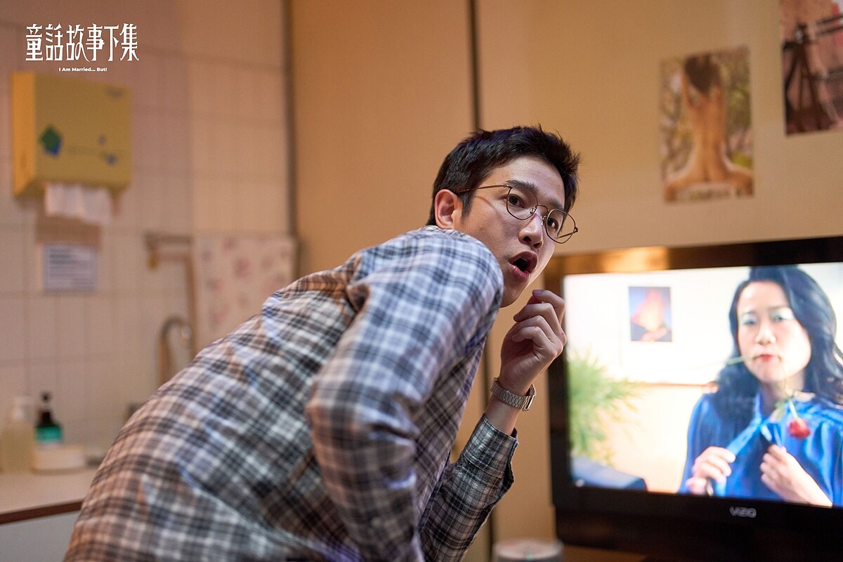 宜玲與學友身後的盆栽，分別是公公、大伯、二伯。曾家男人在家族裡的地位可見「一般」