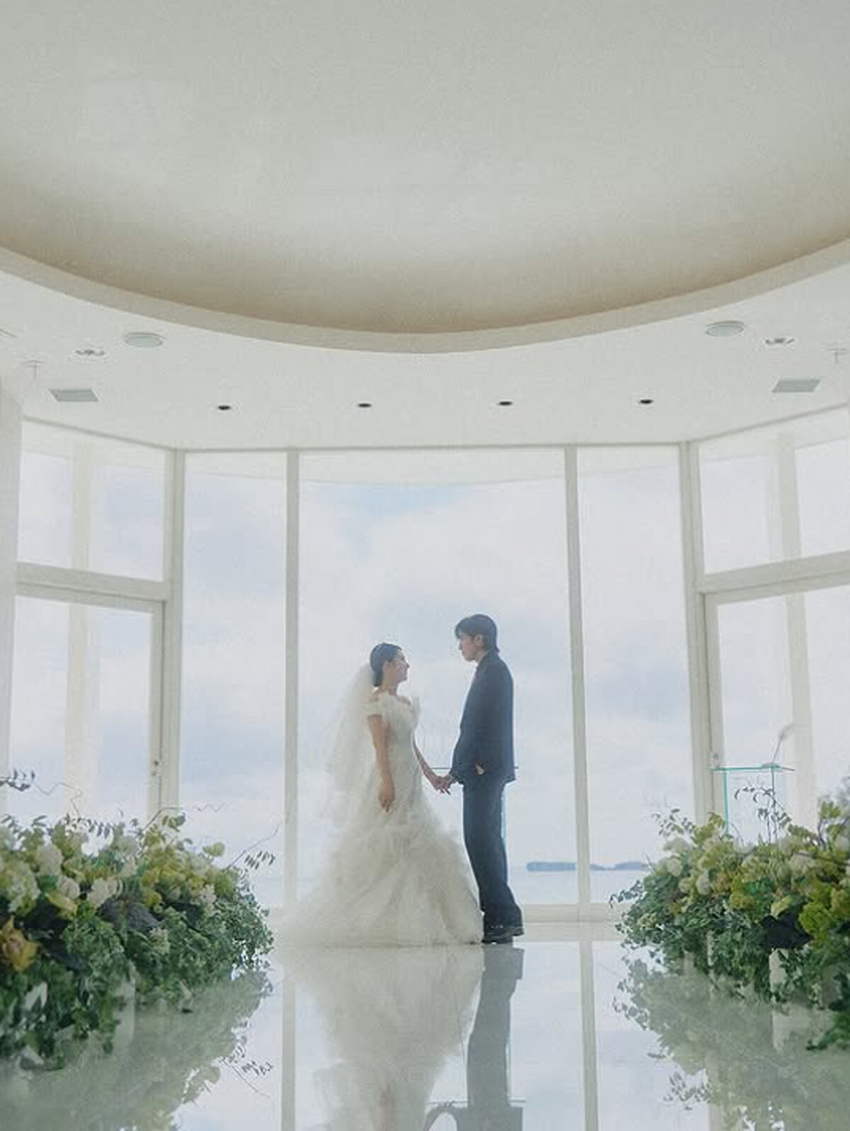 婁峻碩焦凡凡沖繩婚禮婚紗照，截圖自IG