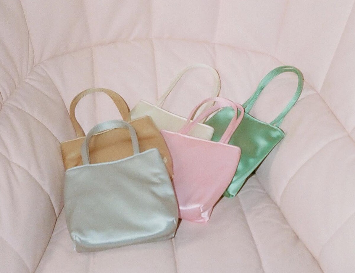 Little Silk Bag 絲質手袋 NT4,280