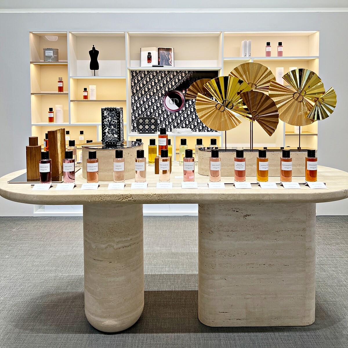 迪奧香氛世家系列2025款以全新風貌登場。