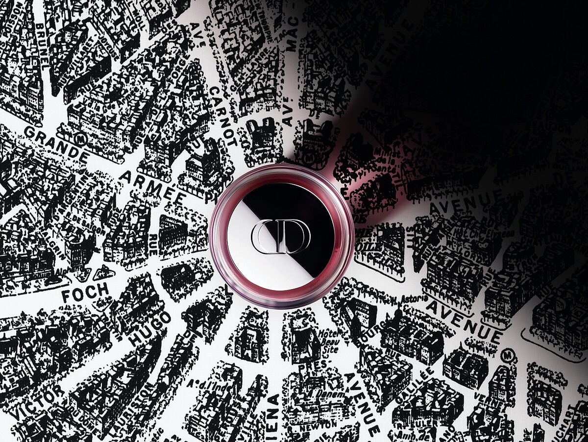 迪奧香氛世家高訂香氛瓶蓋-巴黎地圖情境圖。