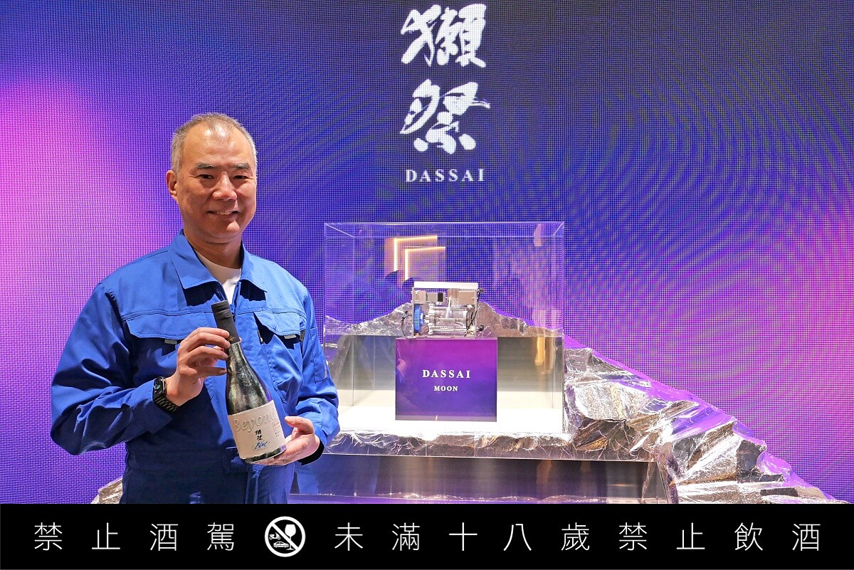 日本知名太空人野口 聡一幽默的表示期望實現在月球上邊泡澡邊飲用清酒的夢想。