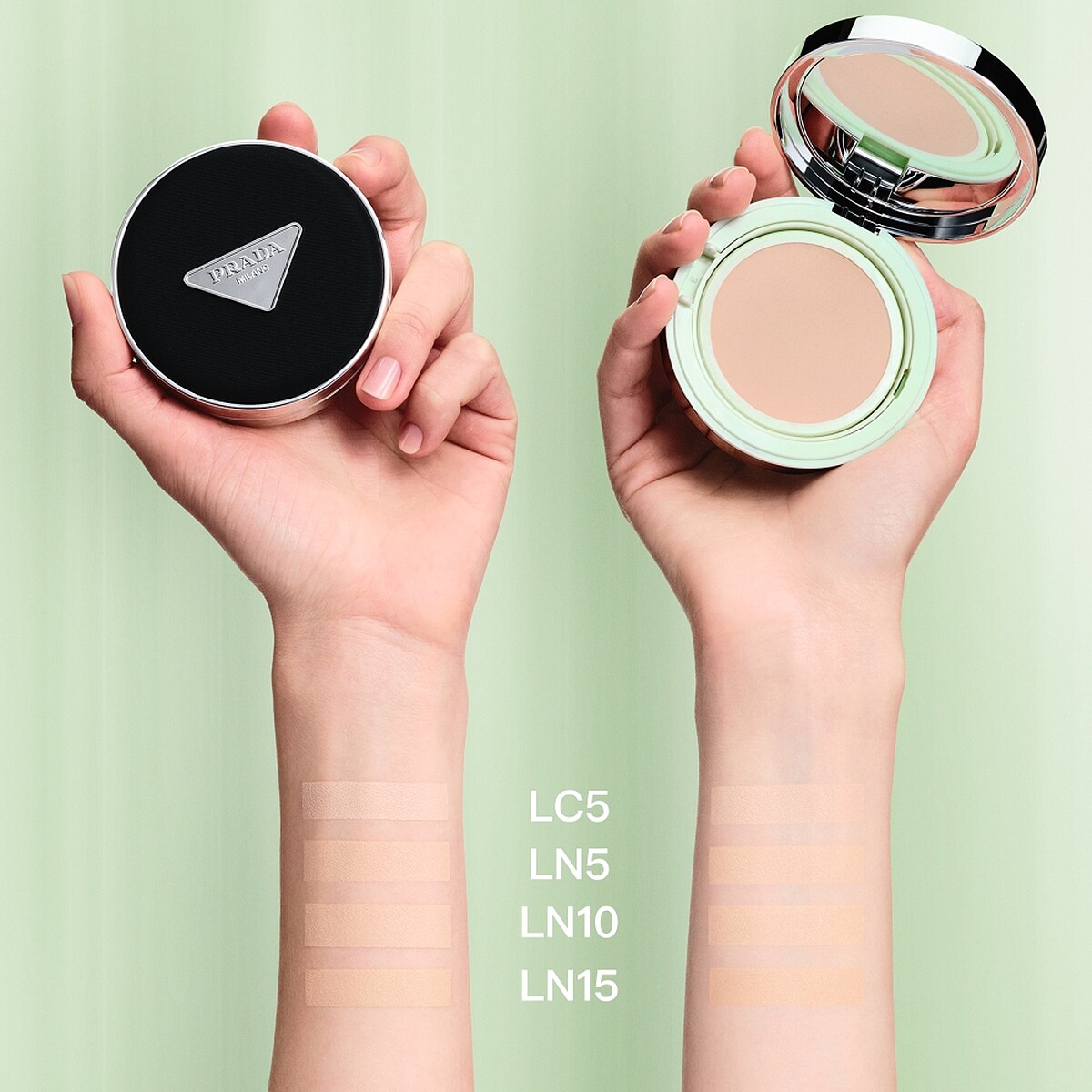 PRADA Beauty原生霧光尼龍氣墊手部試色。