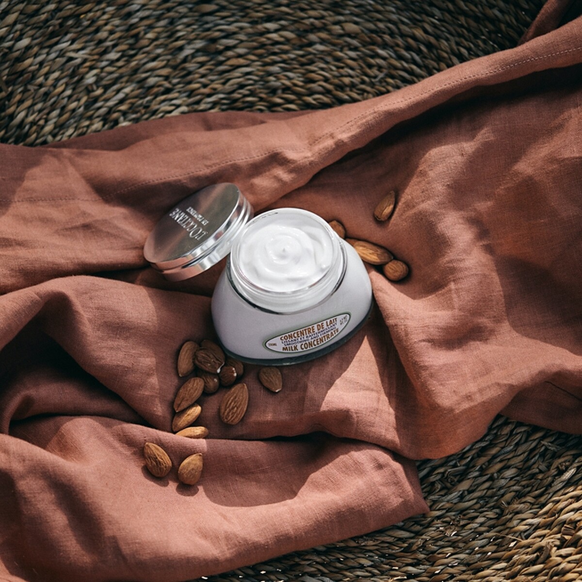 L'OCCITANE歐舒丹杏仁緊膚凝霜200ml，NT2,380