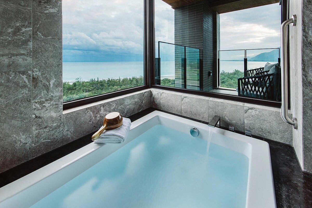 夜晚靜心：星空相伴入浴，讓身心沈澱