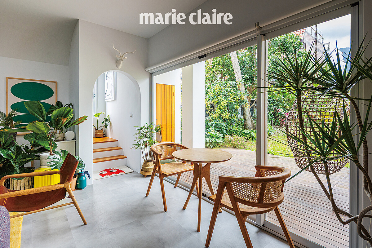 早晨一邊在窗前喝杯咖啡，一邊欣賞庭院美景，是 Jimmy 每日必備的儀式感。