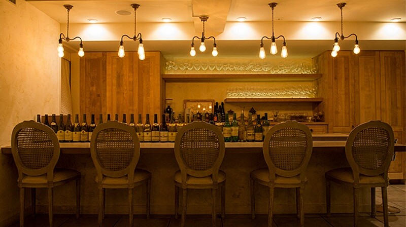 餐廳主要在晚間營業,提供 Omakase 無菜單套餐形式。