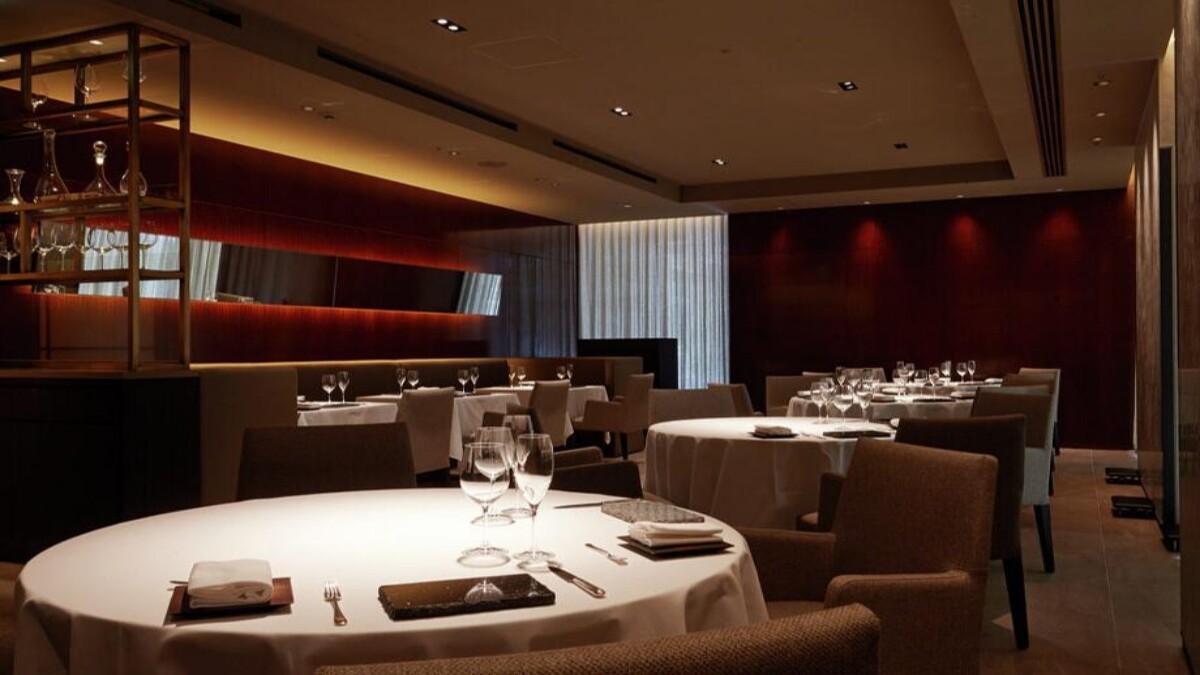 2006年開設「Quintessence」。