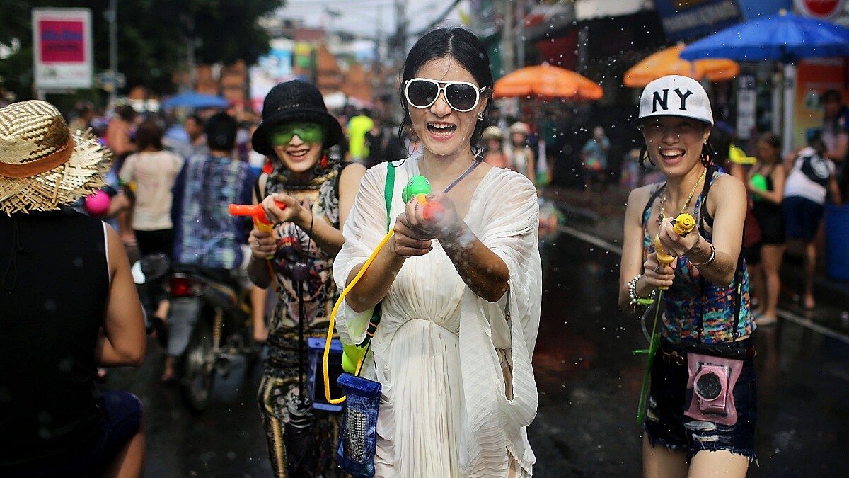 2025泰國潑水節指南！活動日期、必玩戰區、習俗禁忌懶人包請收藏