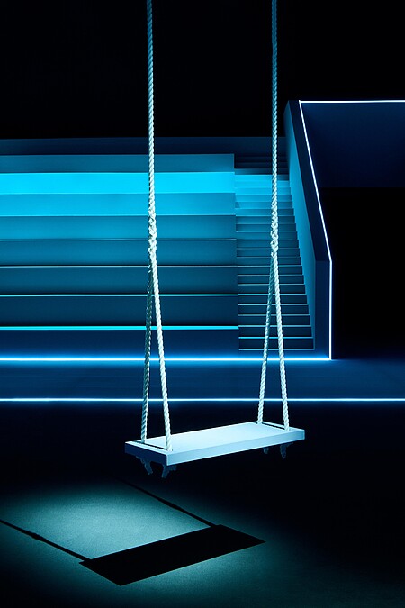 DiorAW25秀場打造成魔幻劇場。