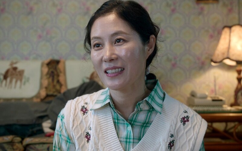 《苦盡柑來遇見你》文素利飾演中年愛純 &copy;Netflix