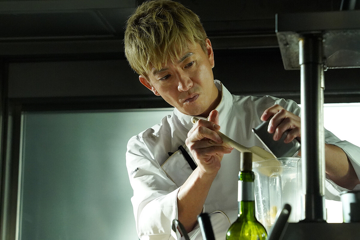 木村拓哉在劇中飾演法式料理名廚「尾花夏樹」。