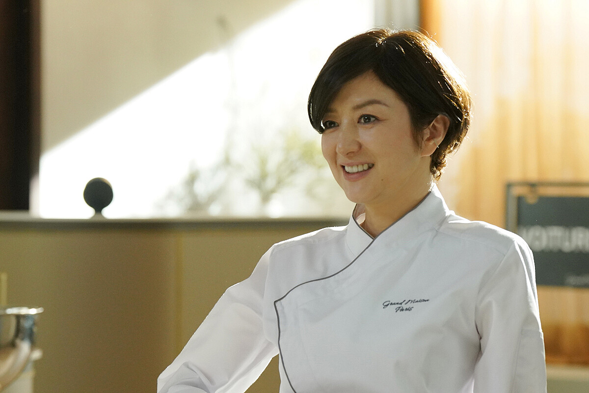 鈴木京香則在劇中飾演迎接種種挑戰的「早見倫子」。