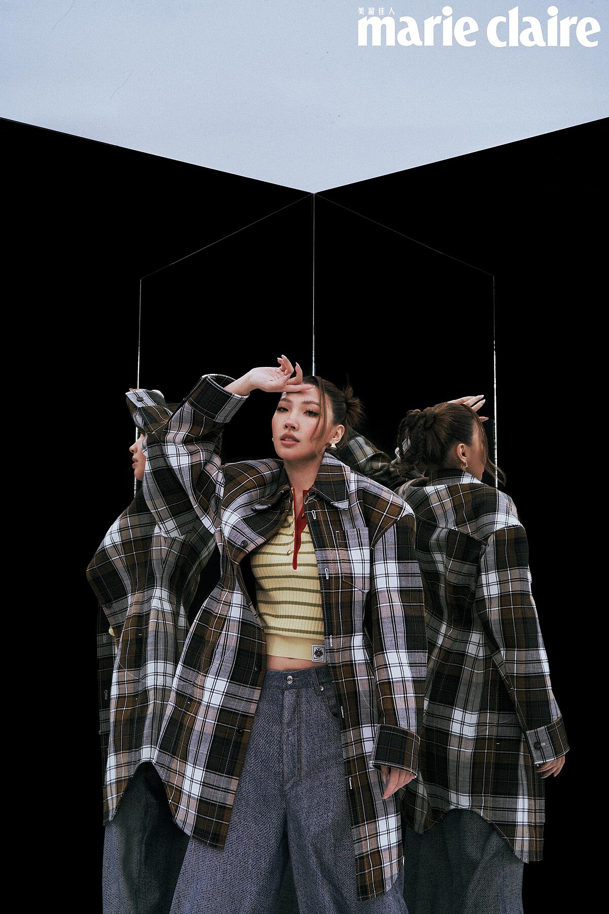 格紋造型外套、單寧刷紋羊毛長褲，both by Bottege Veneta；羊毛短袖Polo針衣，Bally。