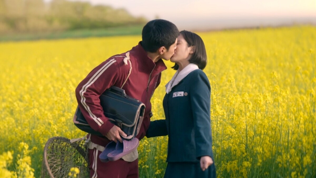 《苦盡柑來遇見你》突如其來的吻 &copy;Netflix