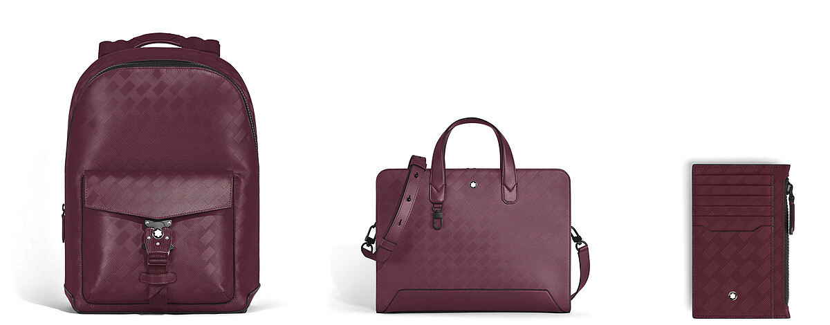 MONTBLANC Extreme3.0系列後背包(NT$61,100)、公文包(NT$51,500)、及8卡式卡夾(NT$10,700)。