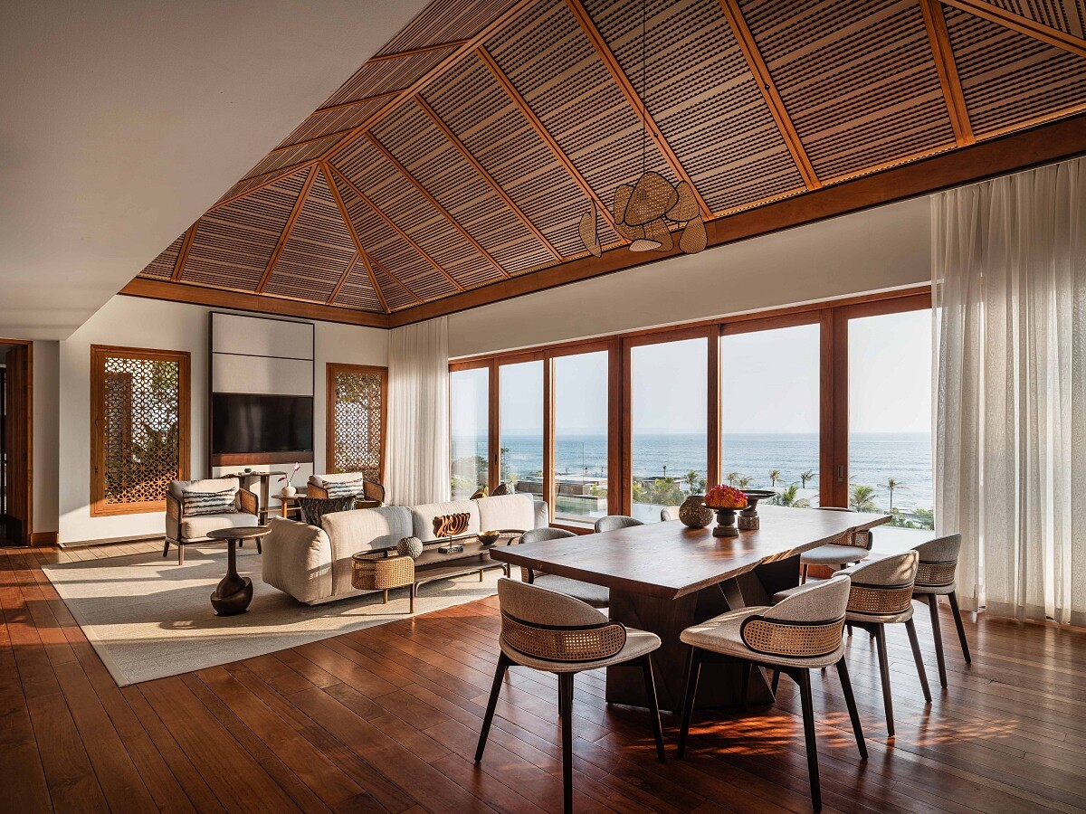 「Two Bedroom Penthouse Oceanfront」。