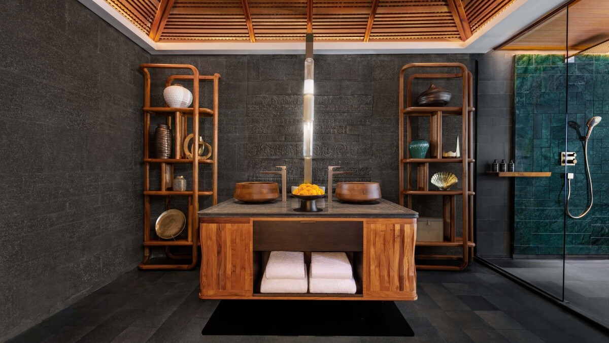 柚木浴缸、雨林淋浴帶來濃厚的島嶼熱帶風情。
