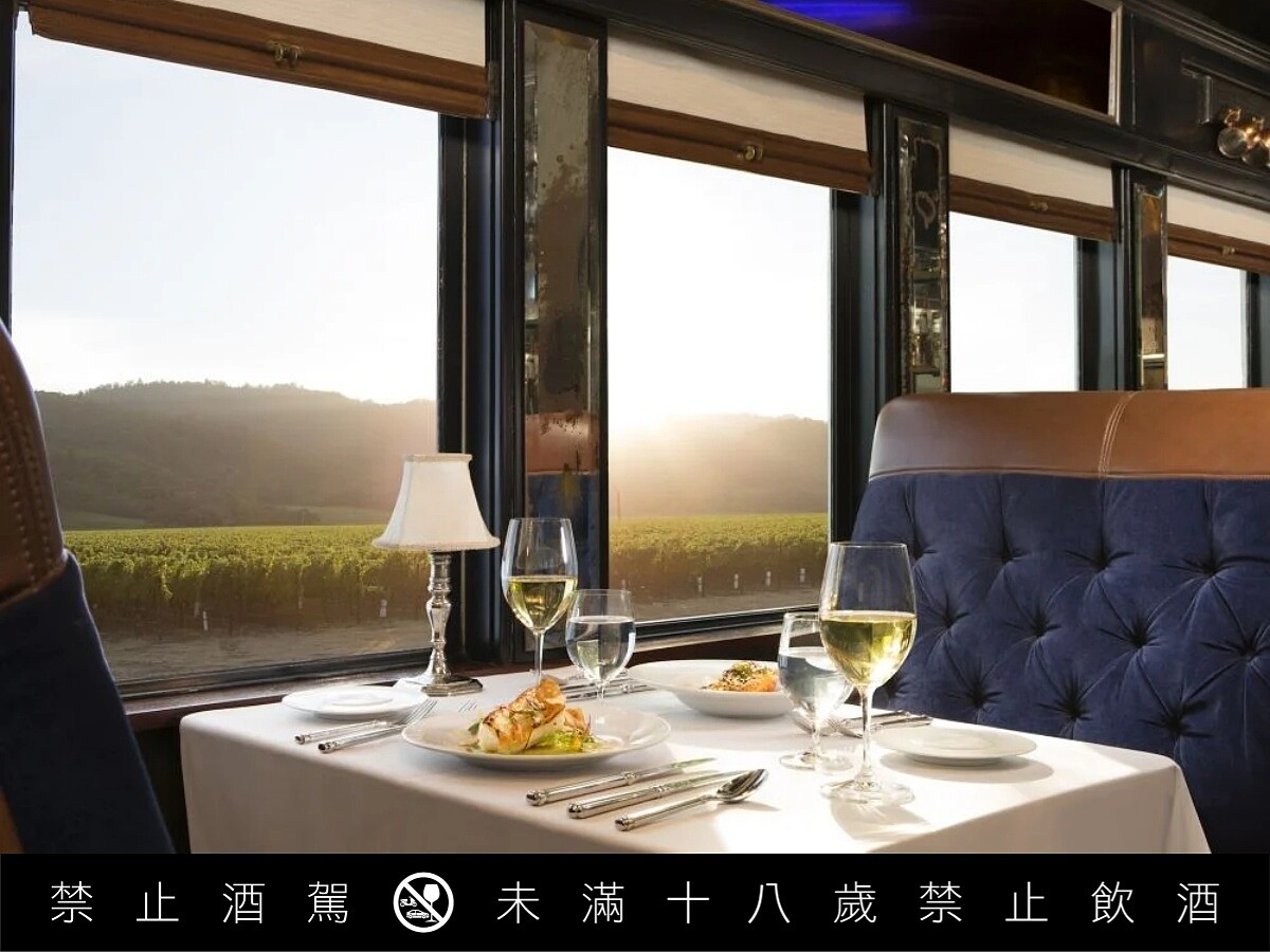 搭乘「納帕谷酒鄉列車」也是一種遊覽的方式。