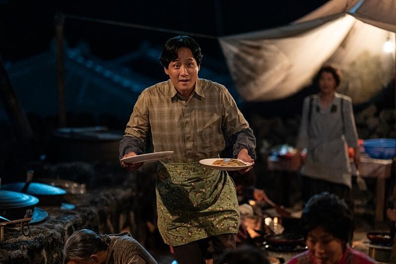 《苦盡柑來遇見你》朴海俊飾演中年寬植 &copy;Netflix