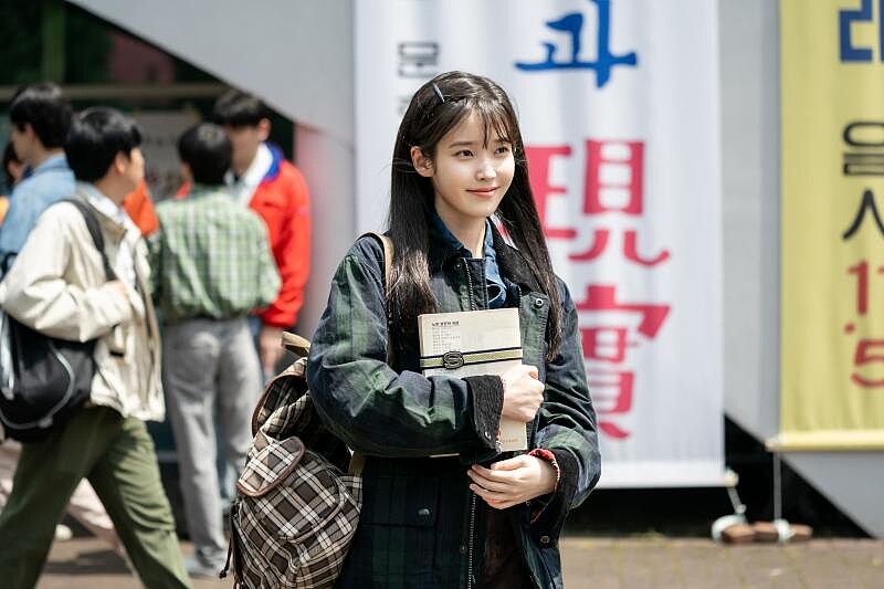 《苦盡柑來遇見你》IU分飾兩角 圖為愛純之女 金明&copy;Netflix