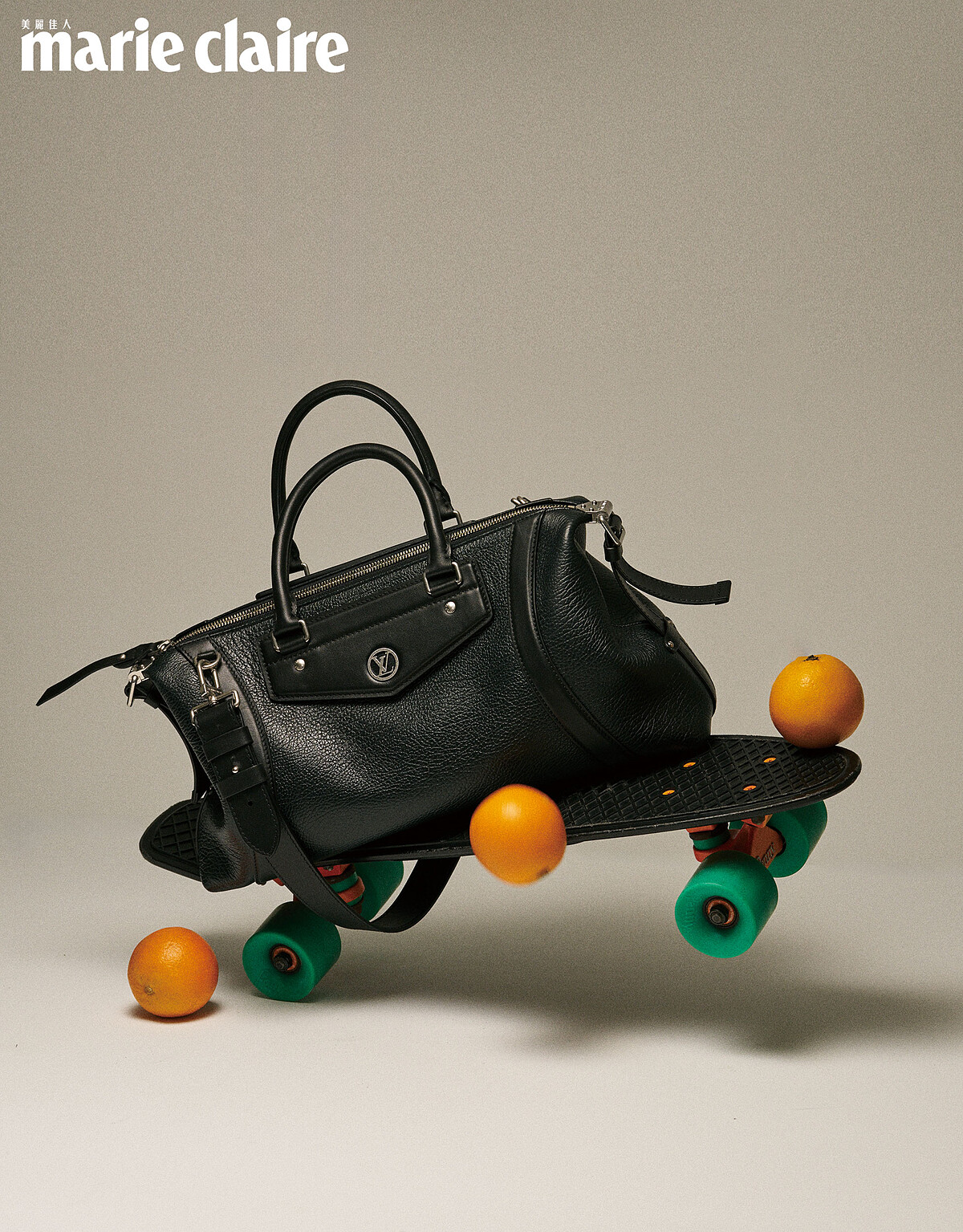 黑色 LV Biker MM，Louis Vuitton。