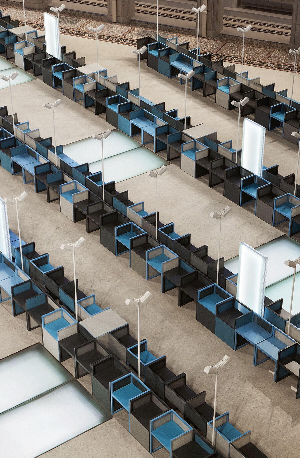 LV將秀台打造成車站，象徵品牌以旅行為核心的精神。