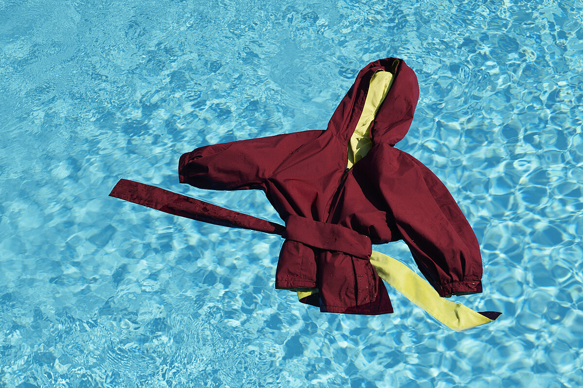 澎袖撞色連帽外套 $28,000