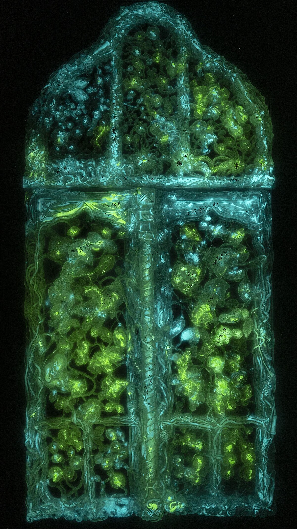 《自從你的窗櫺綻放以來三》 The wood of your window has been blooming 3, 2024 環氧樹脂、顏料、紙張、紫外線保護噴霧｜安卓藝術提供