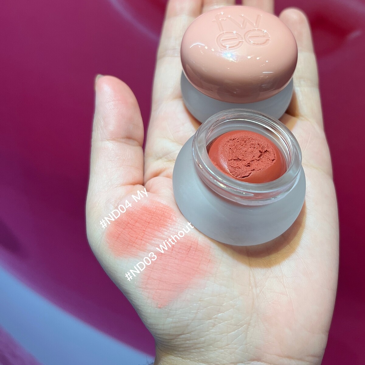 fwee唇頰兩用布丁膏#ND03 Without、#ND04 My手部試色。皆為NT660