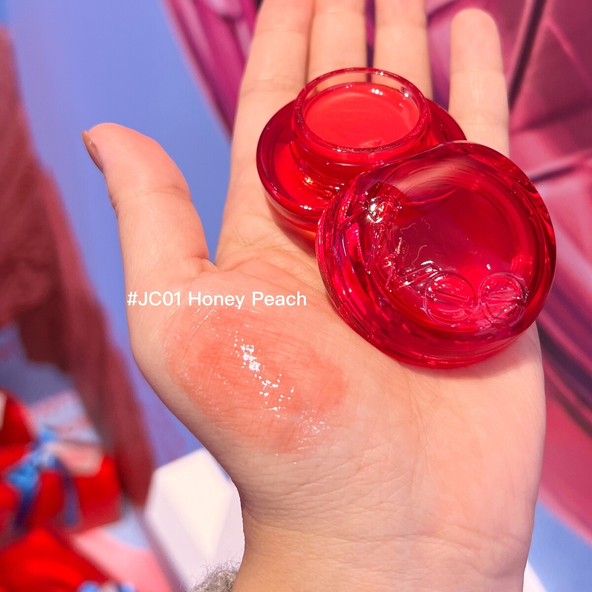 fwee唇頰兩用果凍膏#JC01手部試色。NT660