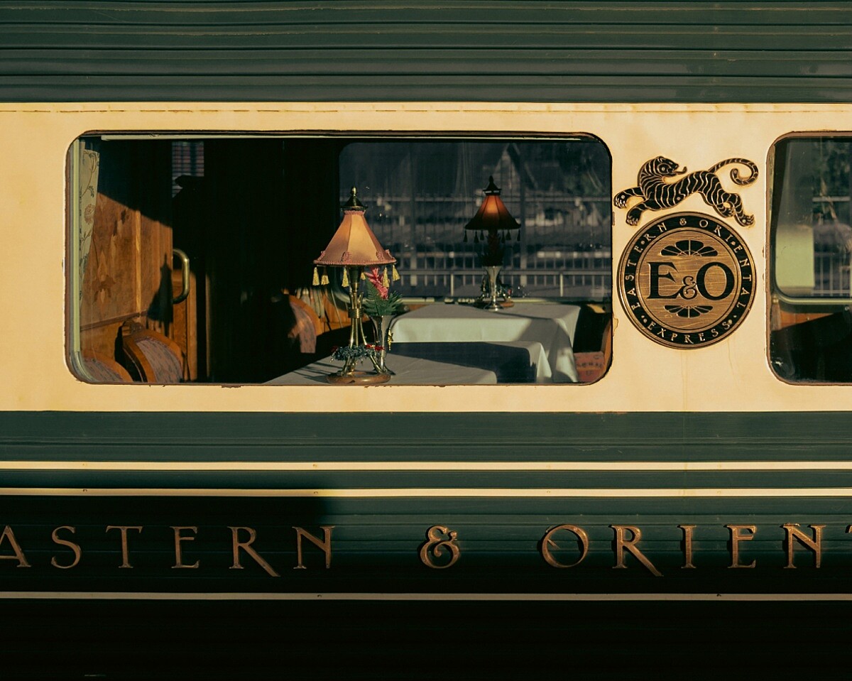 「亞洲東方快車」在2023年重新啟動，並進行全面升級。除了保留傳統的復古風情，車廂內部的設計與設備也經過精心規劃，為旅客提供更加現代化且舒適的奢華體驗。