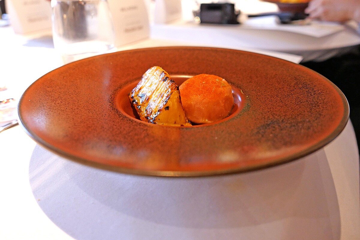 「粉紅芭樂與煙燻紅椒冰淇淋」。