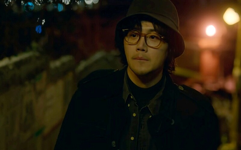 《苦盡柑來遇見你》金宣虎飾演落魄畫家朴忠燮 &copy;Netflix