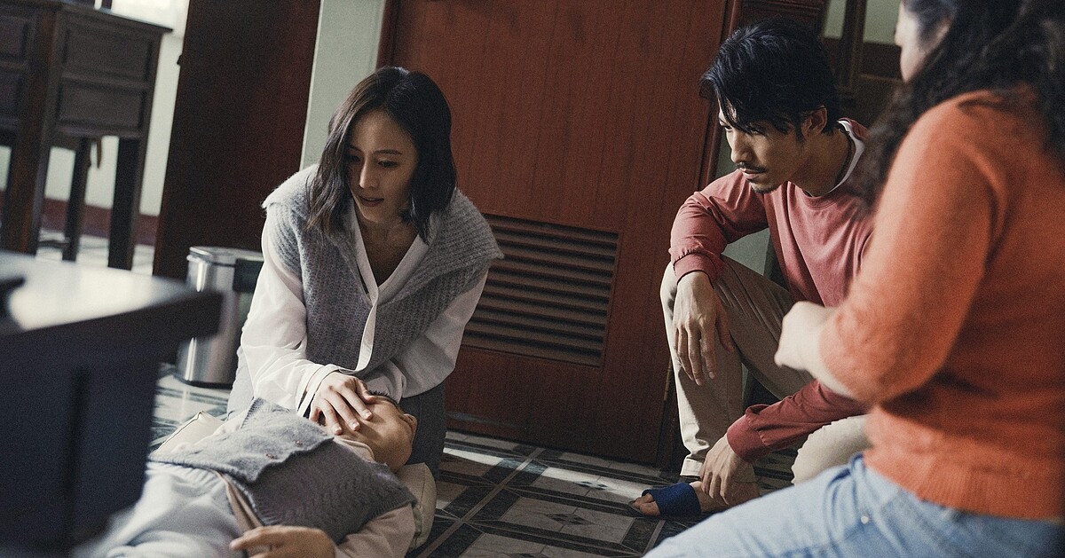 《化外之醫》集結了台港馬越各國的巨星一起同台飆戲。