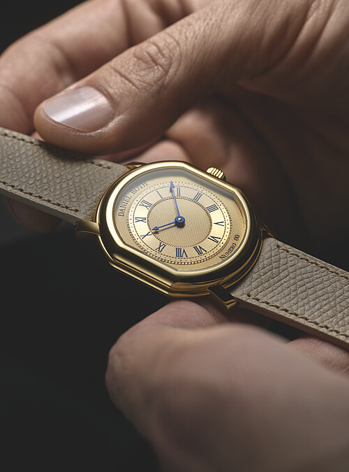 Daniel Roth年產量維持數百只，遵從創辦者「La Montre Objet d&rsquo;Art」（藝術時計）精神，為收藏性珍品。新品Extra Plat Souscription限量20只。