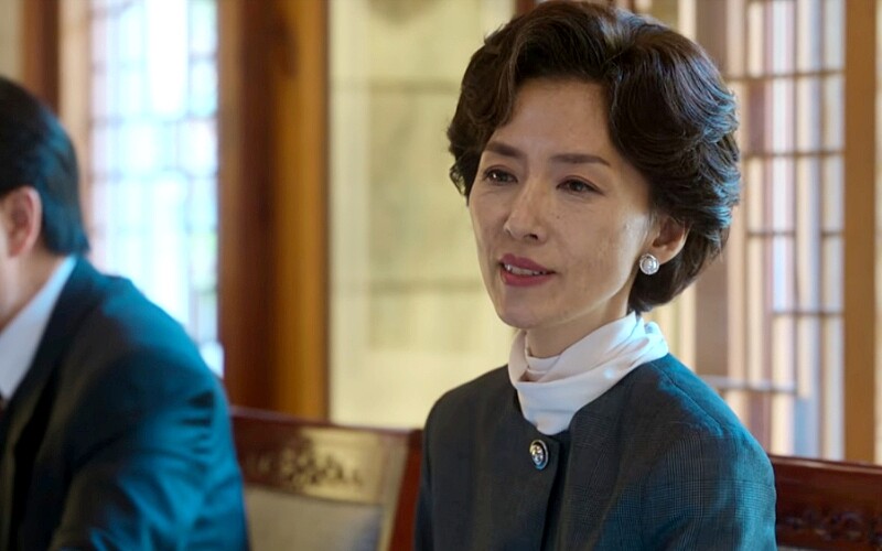  《苦盡柑來遇見你》姜明珠飾演英凡的媽媽 &copy;Netflix