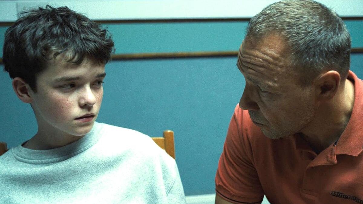 《混沌少年時》讓人不安的不是社群媒體，而是那些「你以為沒問題」的家庭日常