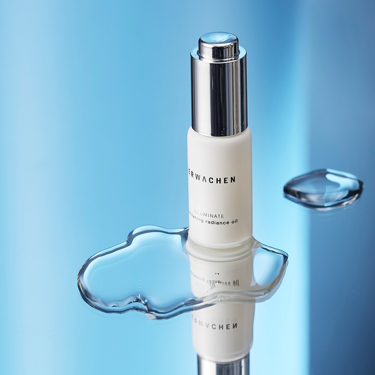 ERWACHEN醒寤御光淨白煥采油質地。