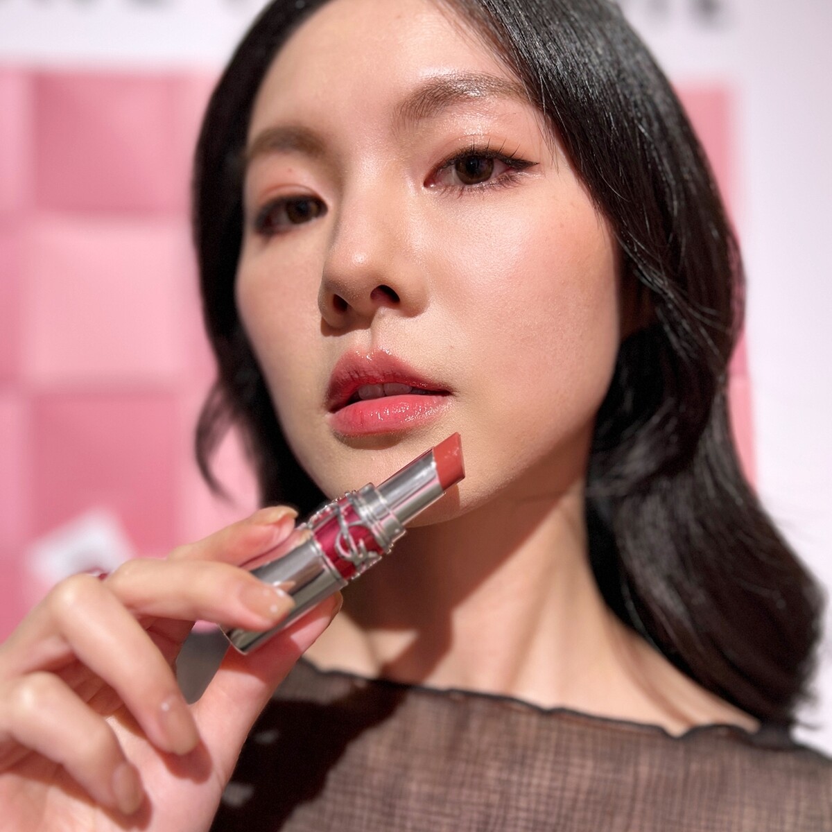 YSL情挑誘光蜜唇膏#16放閃裸粉實擦試色。